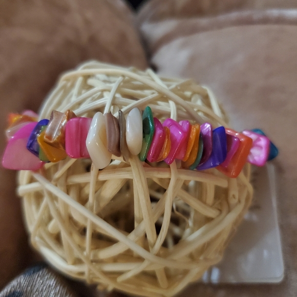 Stunning  stones on a stretch bracelets - Picture 2 of 6